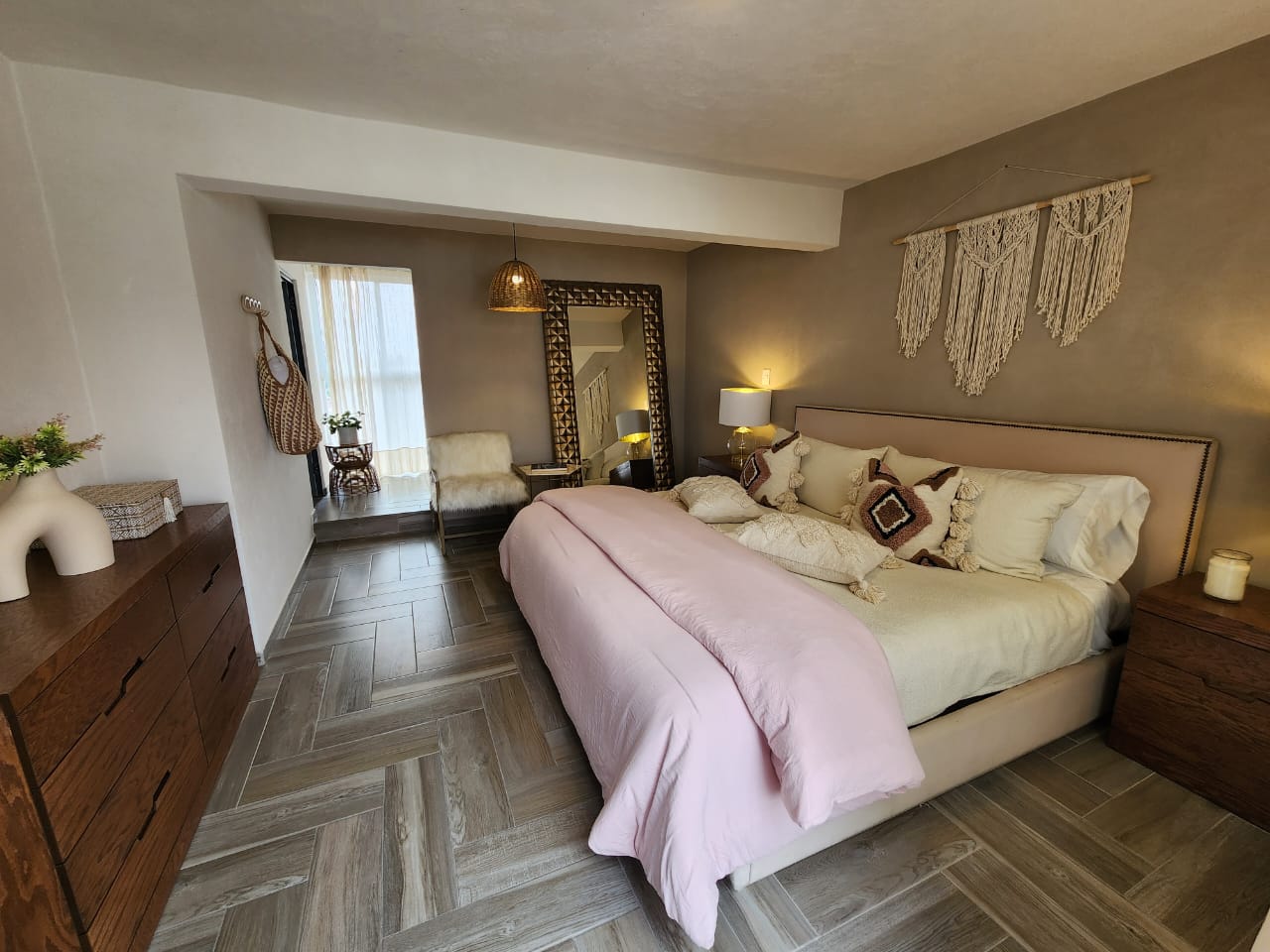 Recámara Principal Alamo Plus 1 con baño completo y vestidor