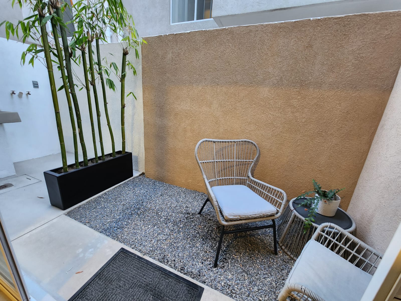 Patio de servicio amplio Alamo Plus 1