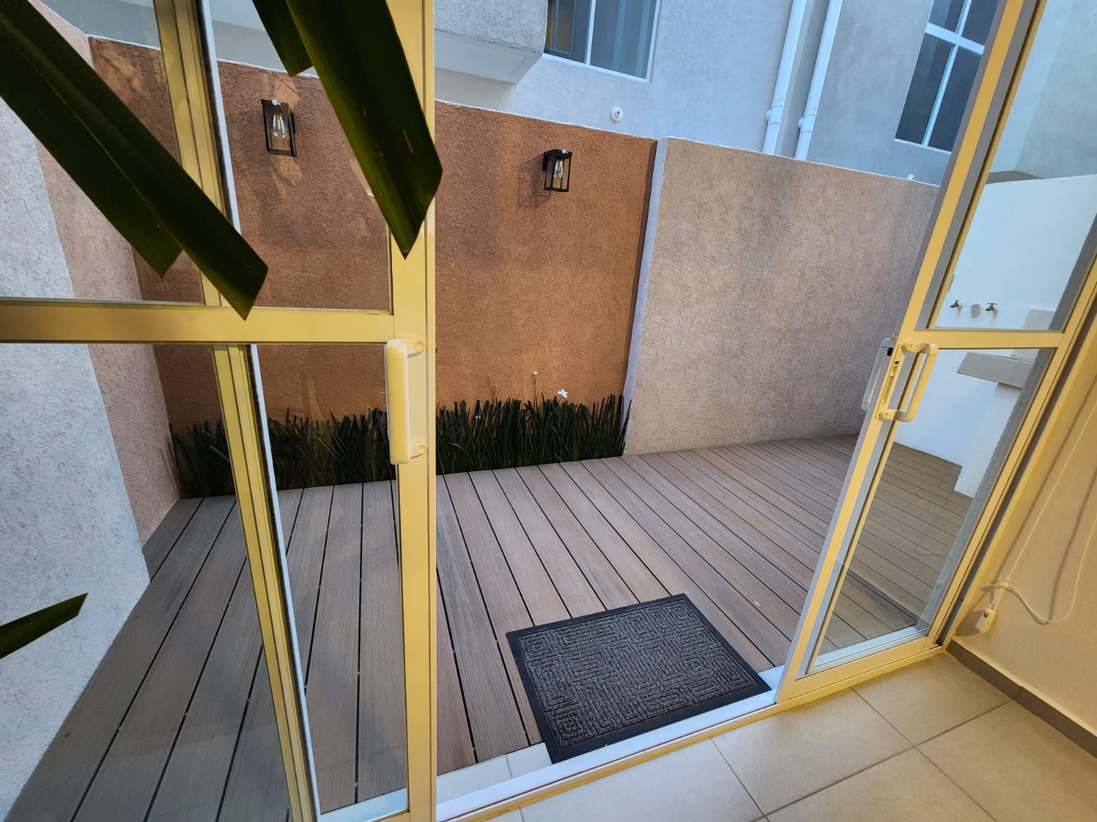 Amplio patio de servicio