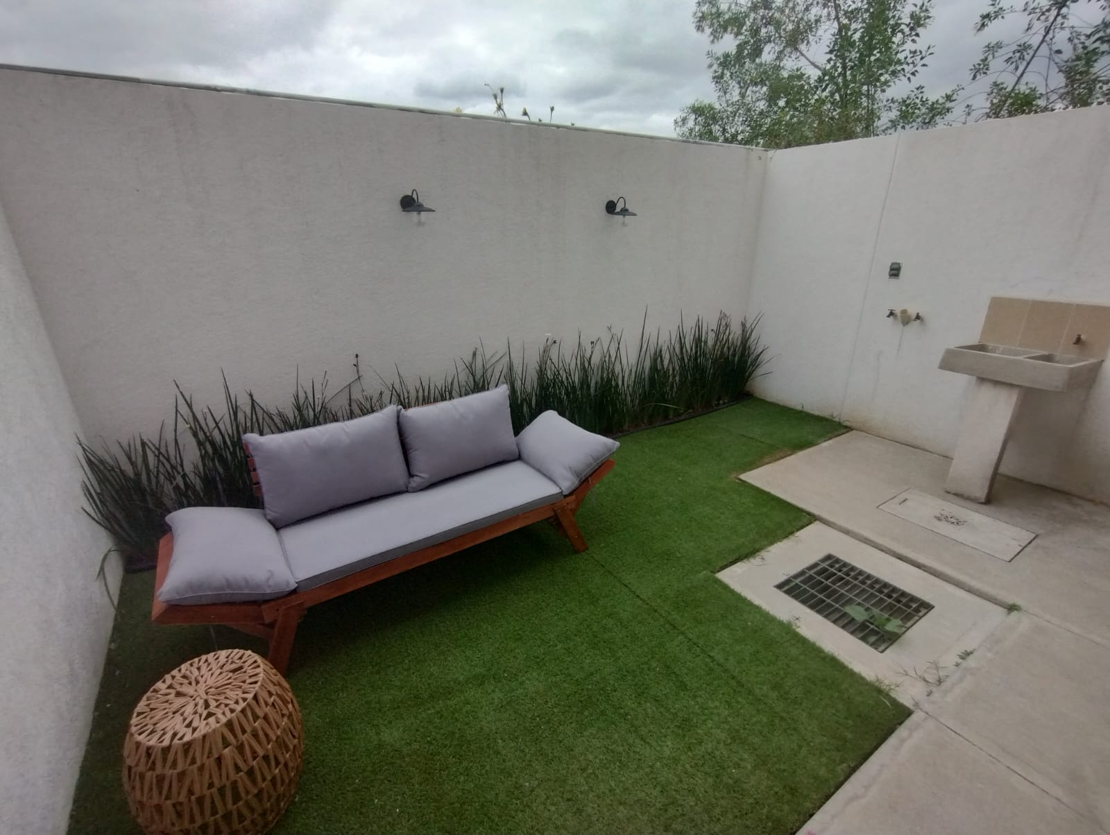 Patio de Servicio trasero Ébano Plus 1